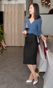 精致的熟女品味红酒高跟脚诱惑