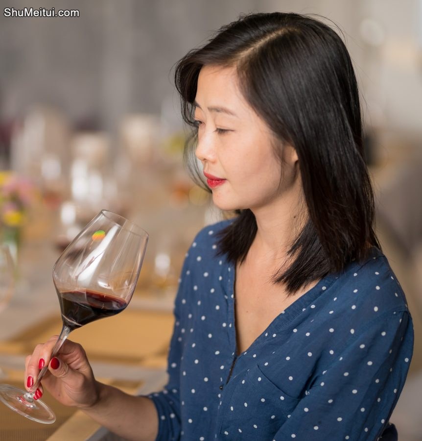 精致的熟女品味红酒高跟脚诱惑[第4张/共7张]