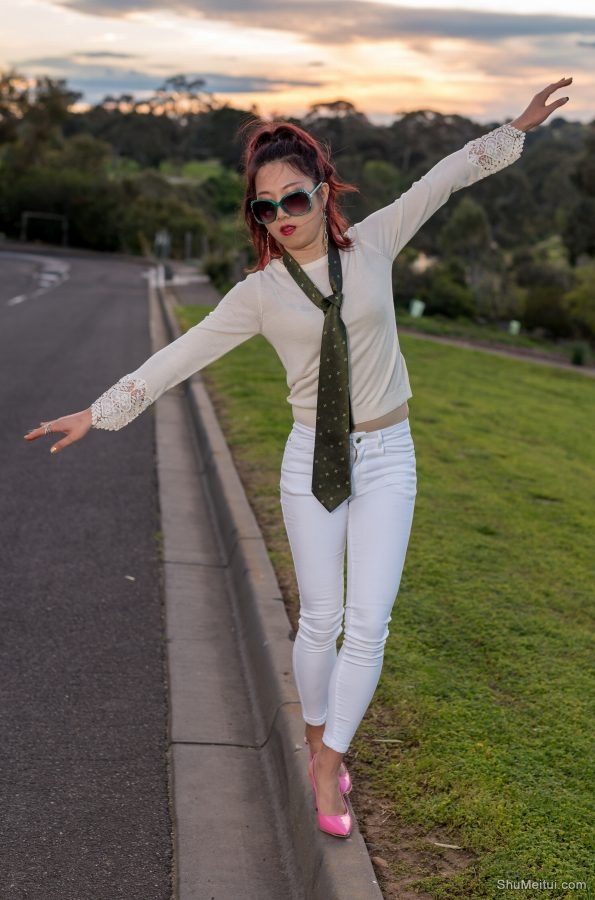 辛迪穿紧身白裤滚圆美臀一级棒[第15张/共26张]