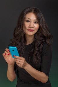 网上刚认识的一位波浪长发熟女的生活照片