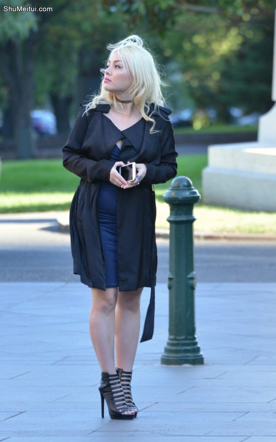 金发熟女鞋跟高度刚刚好[第1张/共3张]