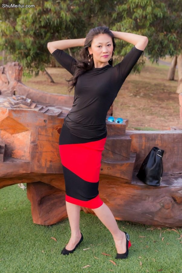 网上刚认识的一位波浪长发熟女的生活照片[第2张/共6张]