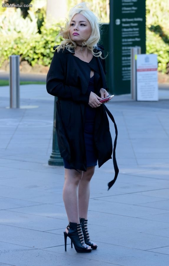 金发熟女鞋跟高度刚刚好[第3张/共3张]