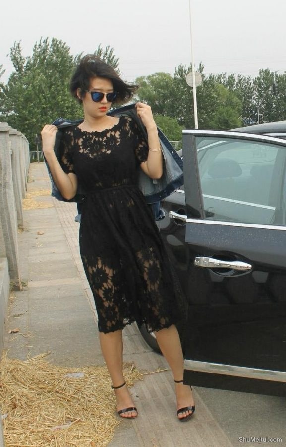 酷帅的短头发人妻牛仔短裤美腿玉足极品[第12张/共35张]