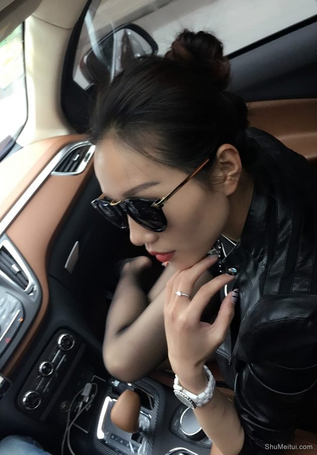 身材高挑的美嫂子皮裤+黑丝精彩[第26张/共32张]