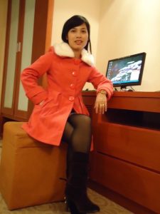 穿丝袜的人妻自驾游酒店里丝袜更精彩