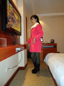 穿丝袜的人妻自驾游酒店里丝袜更精彩