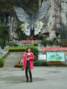 穿丝袜的人妻自驾游酒店里丝袜更精彩