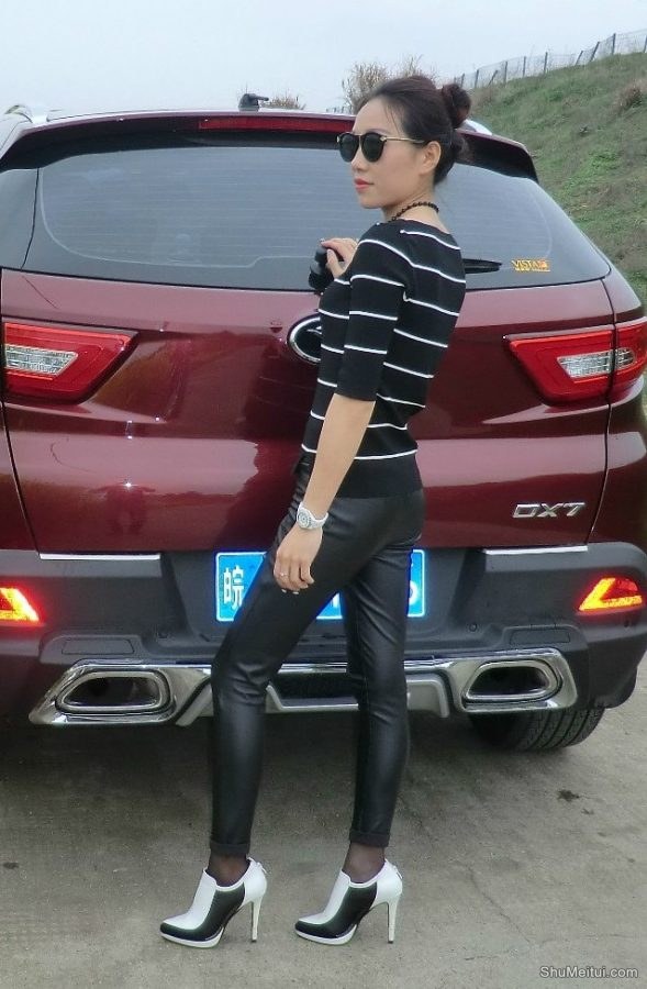 身材高挑的美嫂子皮裤+黑丝精彩[第4张/共32张]