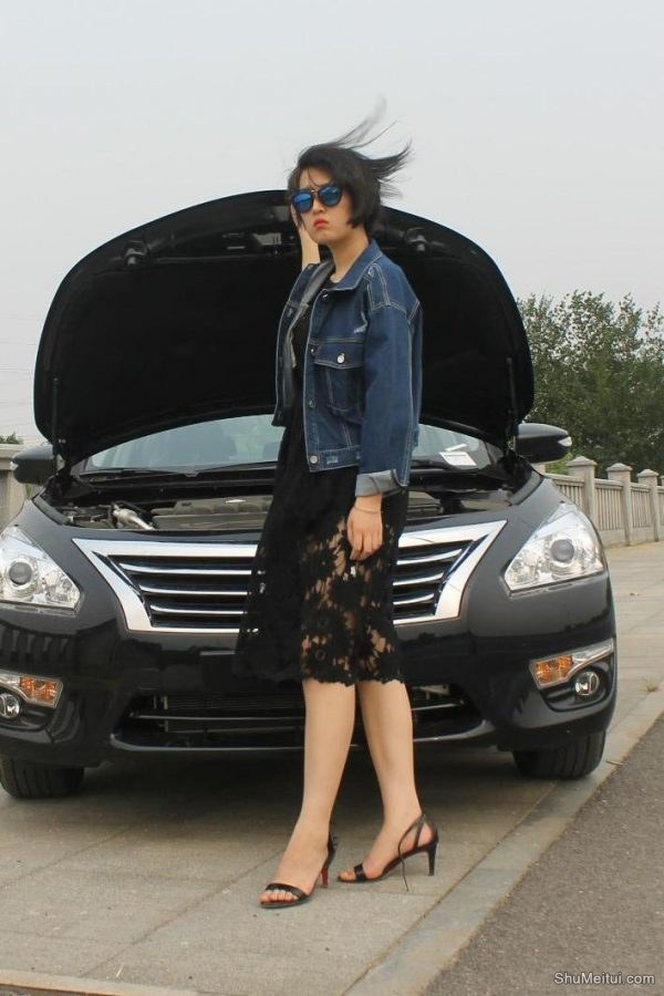 酷帅的短头发人妻牛仔短裤美腿玉足极品[第30张/共35张]