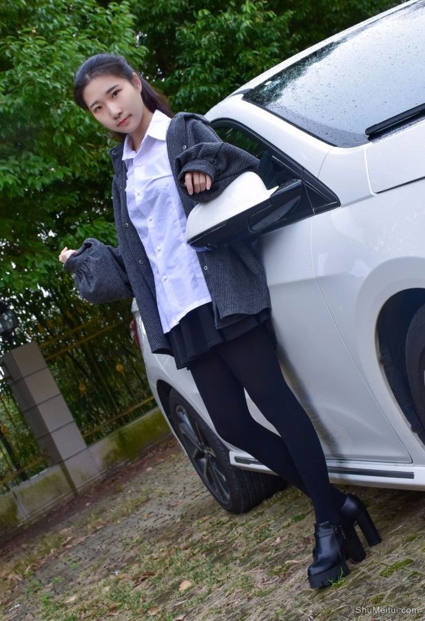 穿厚裤袜的娇小90后妹子当车模[第49张/共50张]