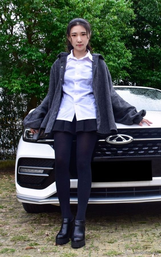 穿厚裤袜的娇小90后妹子当车模[第50张/共50张]