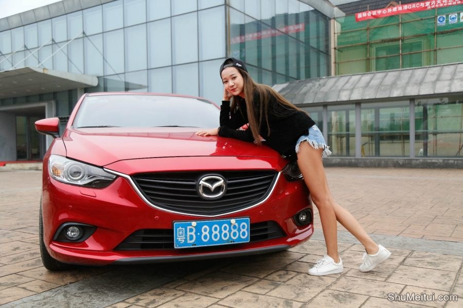 穿牛仔热裤的妹子长腿太性感[第7张/共23张]