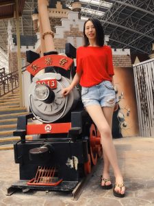 天津马嫂极品细长美腿玉足附泳装