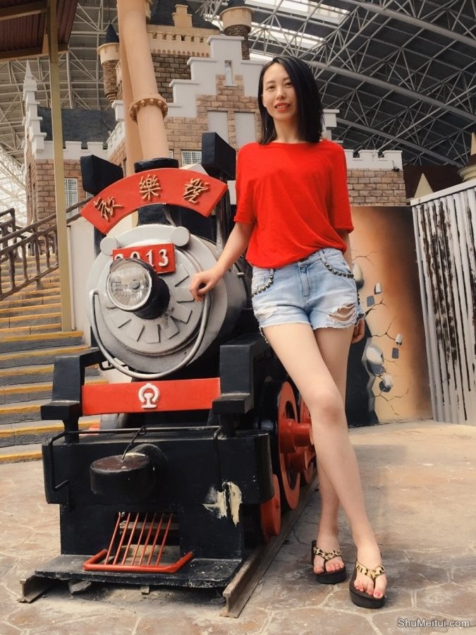 天津马嫂极品细长美腿玉足附泳装[第2张/共6张]