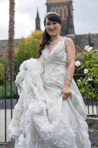 新娘子拍婚纱照露出高跟腿