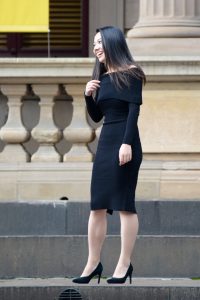 身材不错的直发姐姐穿肉丝高跟吹泡泡