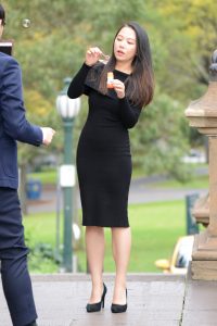 身材不错的直发姐姐穿肉丝高跟吹泡泡