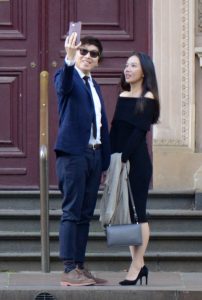 身材不错的直发姐姐穿肉丝高跟吹泡泡