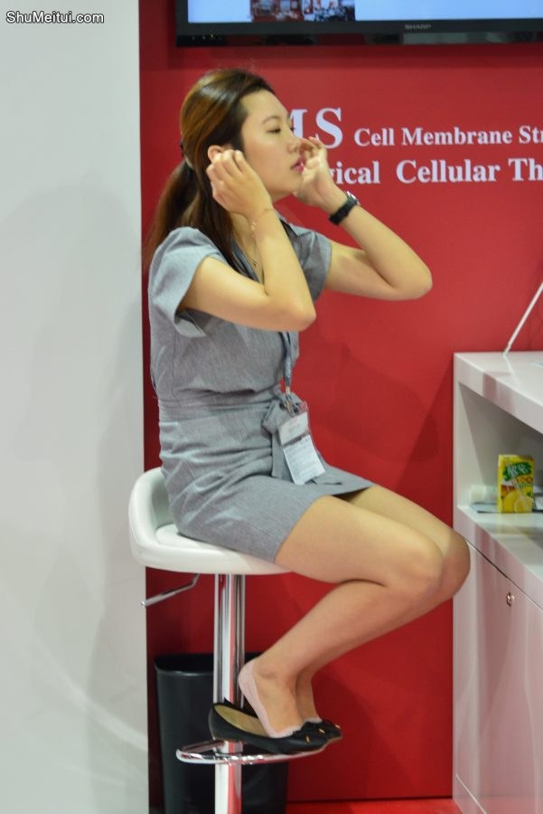 展会上拍摄工作人员和观众的高跟美腿[第17张/共17张]