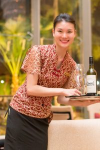 在酒店工作的小嫂子旗袍肉丝长腿