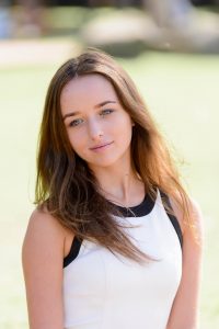 一中一洋两个好闺蜜同秀美腿高跟鞋