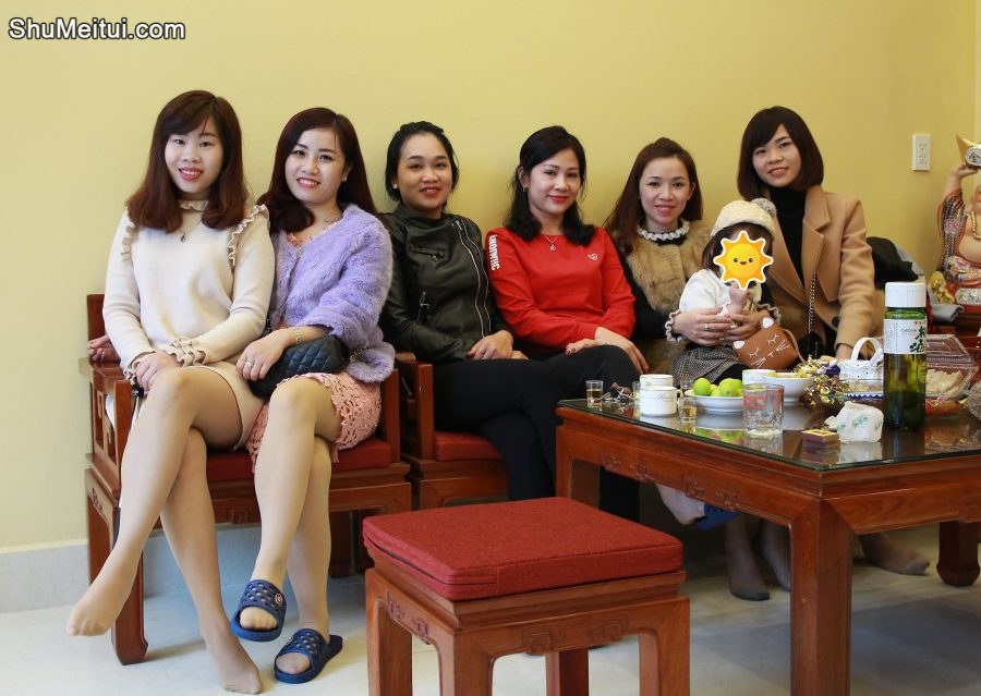 胡艳姐家庭合影照片都是穿了丝袜的脚[第3张/共7张]