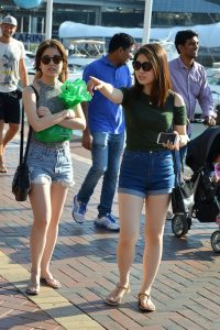 国外街头拍摄美女们各类的高跟和腿