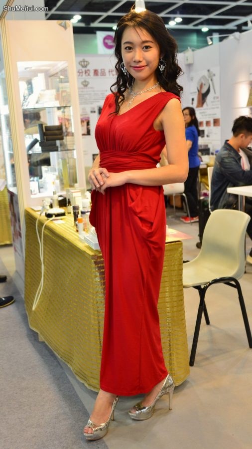 展会上拍摄工作人员和观众的高跟美腿[第16张/共17张]