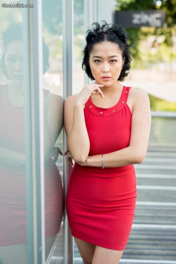 一中一洋两个好闺蜜同秀美腿高跟鞋[第9张/共34张]