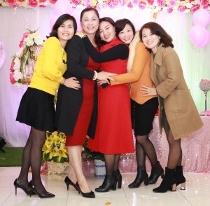 胡艳姐好友庆生各路成熟美女的丝袜