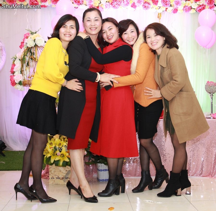 胡艳姐好友庆生各路成熟美女的丝袜[第5张/共24张]