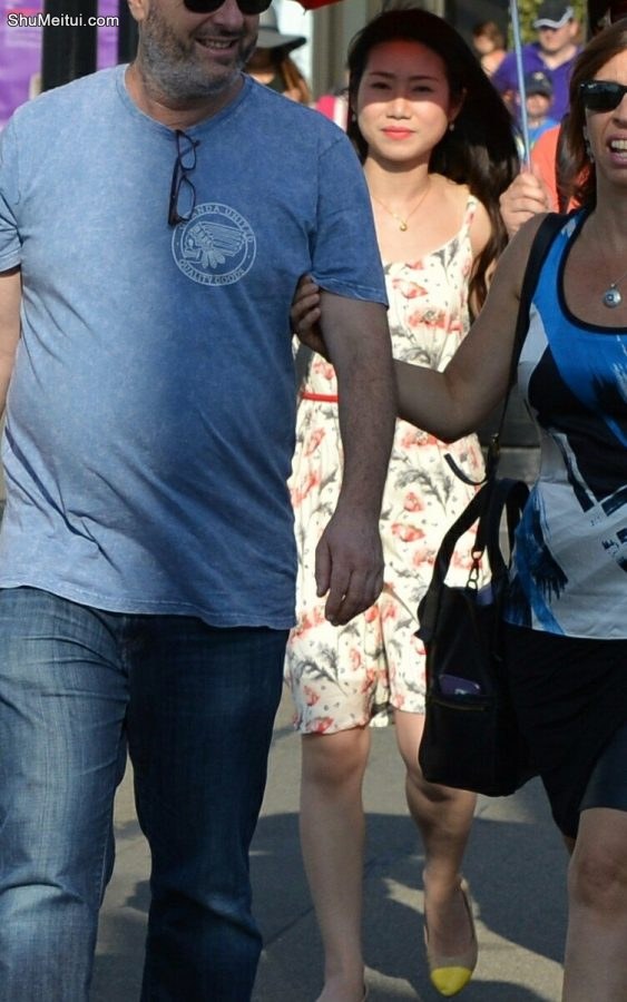 国外街头拍摄美女们各类的高跟和腿[第8张/共27张]