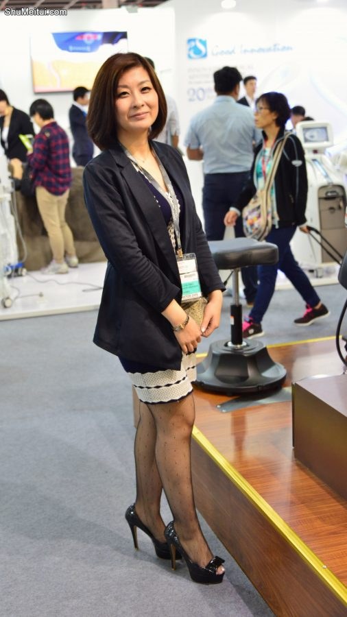 展会上拍摄工作人员和观众的高跟美腿[第5张/共17张]