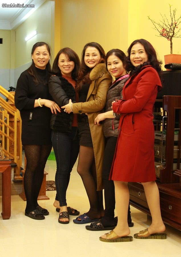 胡艳姐家庭合影照片都是穿了丝袜的脚[第7张/共7张]