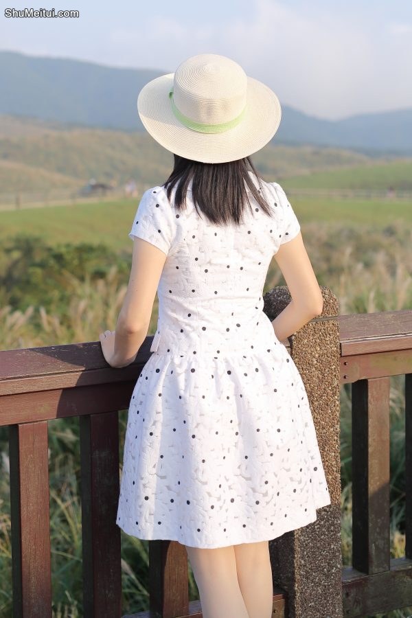 Elin姐穿肉丝袜外出拍照片[第5张/共8张]