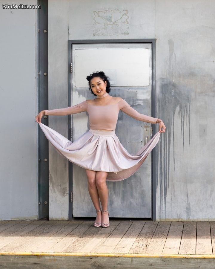 一中一洋两个好闺蜜同秀美腿高跟鞋[第25张/共34张]