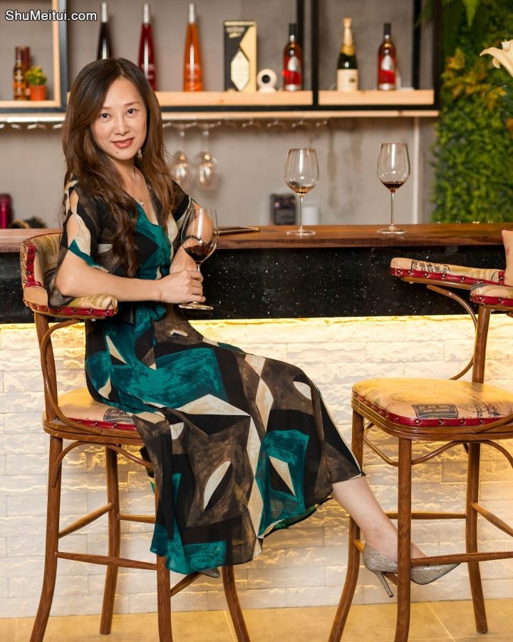 四选一或者我全要，喜欢中间白旗袍美女的大腿[第5张/共7张]