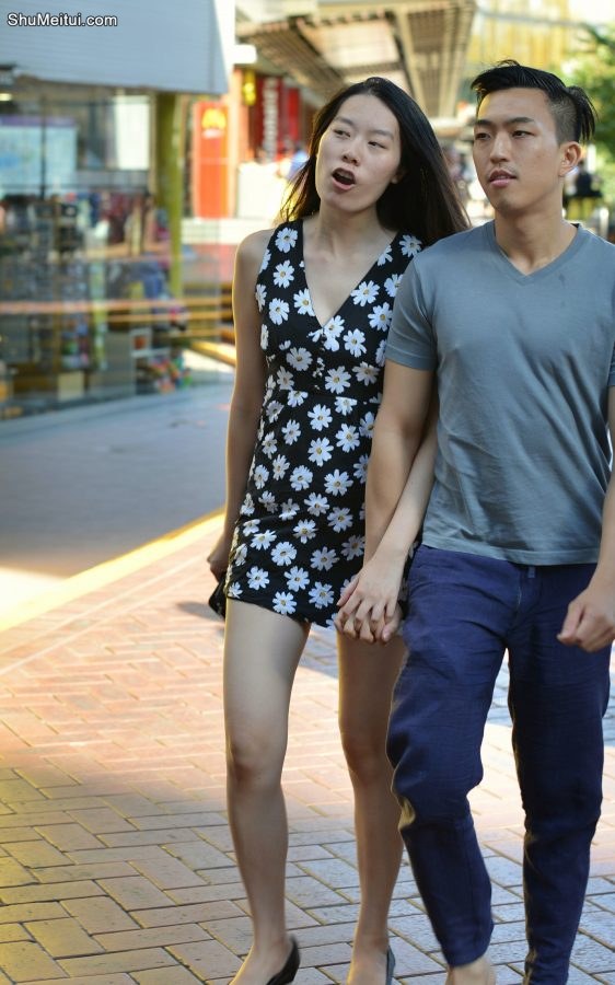 国外街头拍摄美女们各类的高跟和腿[第16张/共27张]