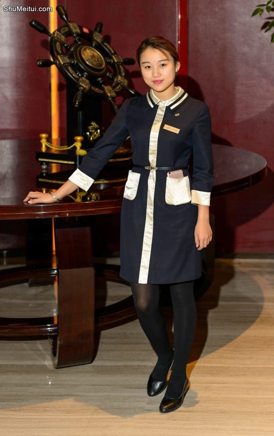 酒店里穿厚黑丝袜的服务人员[第3张/共5张]