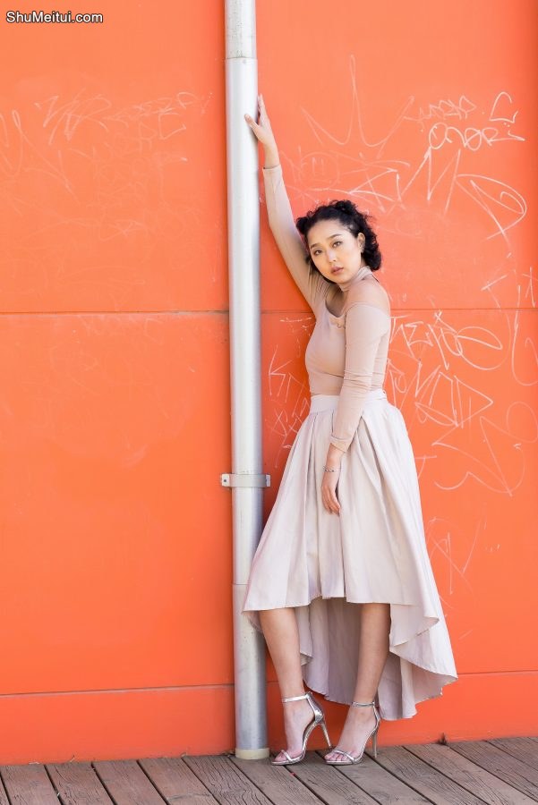 一中一洋两个好闺蜜同秀美腿高跟鞋[第26张/共34张]