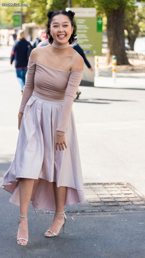 一中一洋两个好闺蜜同秀美腿高跟鞋[第16张/共34张]