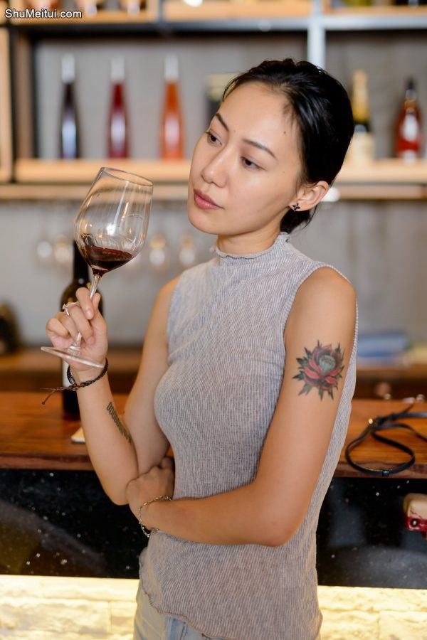 四选一或者我全要，喜欢中间白旗袍美女的大腿[第3张/共7张]