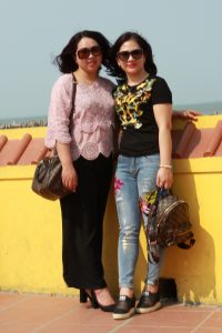 几个熟女好友结伴出行拍了很多照片