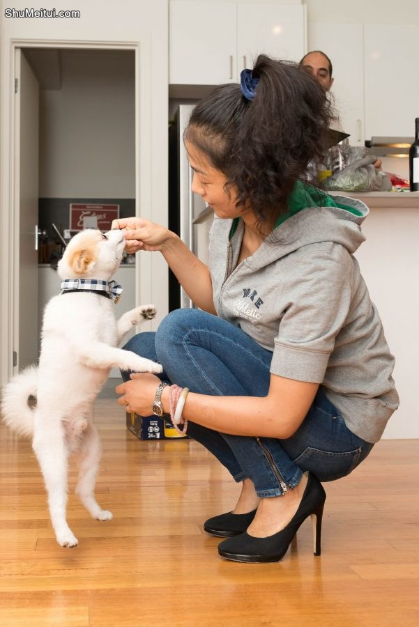 居家的长发熟妇喜欢穿很高的高跟鞋[第5张/共5张]