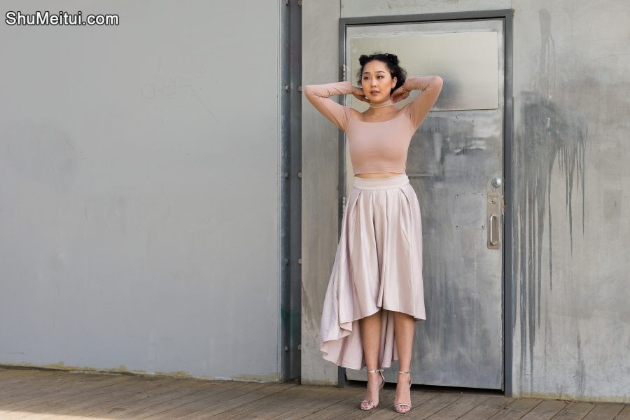 一中一洋两个好闺蜜同秀美腿高跟鞋[第24张/共34张]