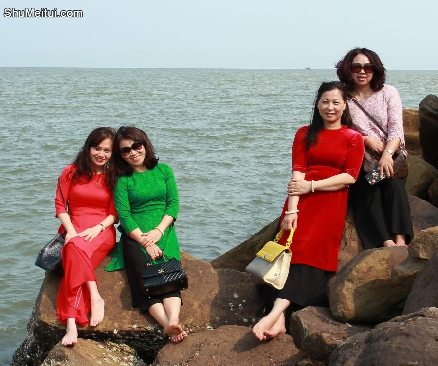 几个熟女好友结伴出行拍了很多照片[第17张/共34张]