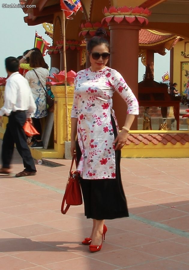 几个熟女好友结伴出行拍了很多照片[第29张/共34张]