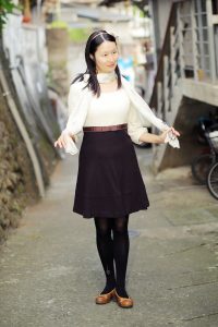 Elin姐穿黑色连裤袜外拍优雅