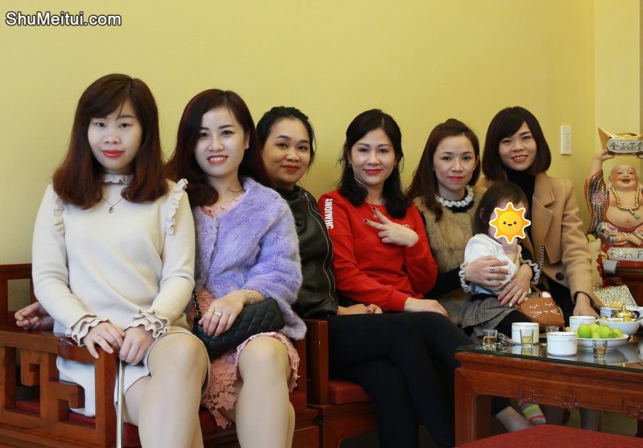 胡艳姐家庭合影照片都是穿了丝袜的脚[第2张/共7张]